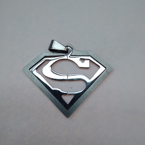 9-9-56870-1-Bisuteria Colgante superman acero