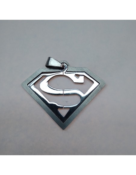 9-9-56870-1-Bisuteria Colgante superman acero