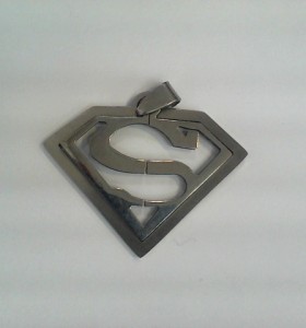 9-9-56899-1-Bisuteria Colgante superman