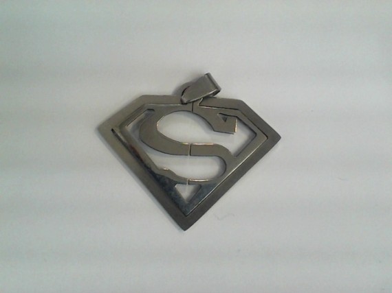 9-9-56899-1-Bisuteria Colgante superman