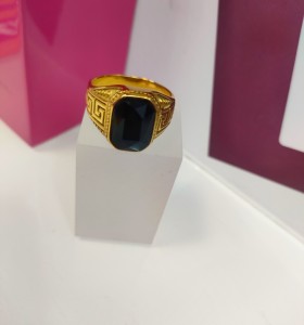 9-9-75522-1-Anillo acero dorado con piedra negra cuadrada T30