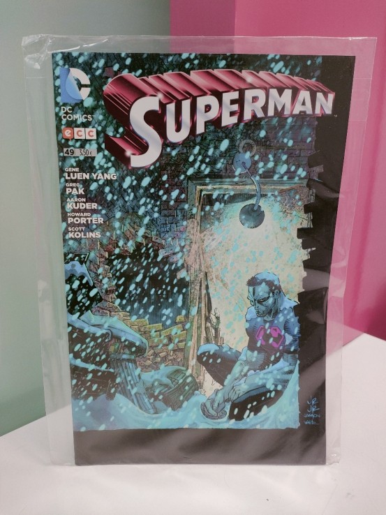 9-9-49696-1-Cómic superman (49)