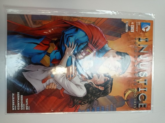 9-9-48054-1-Comic Injustice Gods Among Us: Año tres Nro. 32