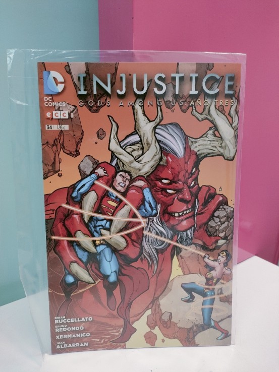 9-9-49682-1-Cómic Insjutice gods among us año tres (34)