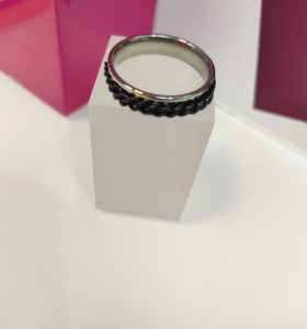 9-9-75756-1-Anillo acero plateado con linea negra gruesa cadena T30
