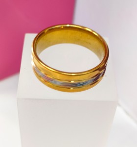 9-9-75803-1-Anillo acero dorado con linea plateada T23