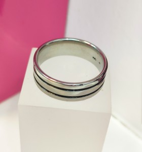 9-9-75808-1-Anillo acero plateado con dos lineas negras T27