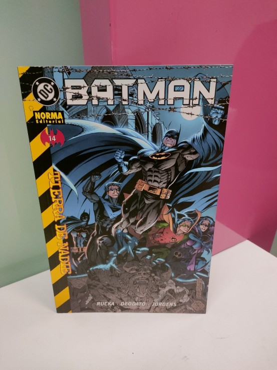 9-9-49669-1-Cómic Batman Tierra de nadie 14
