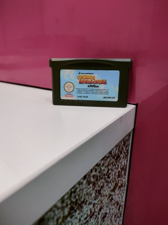 9-9-70278-1-Videojuego GBA vecinos invasores 