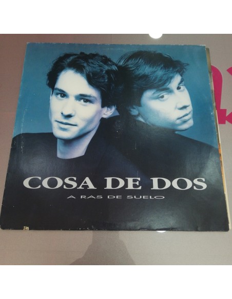 7-7-68610-1-Cosa de dos a ras del suelo