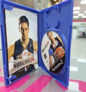 7-7-85885-1-Videojuego PS2 NBA Live 06 2