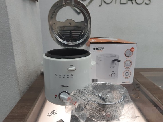 8-1-228880-1-Freidora TRISTAR FREIDORA FR6941 1,5LTS TERMOSTATO BLANCA 