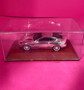 8-8-73859-1-Coche metal Aston Martin V12