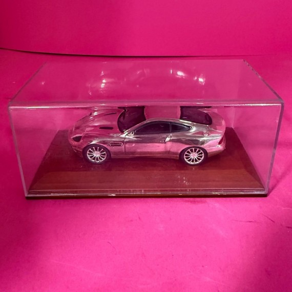 8-8-73859-1-Coche metal Aston Martin V12