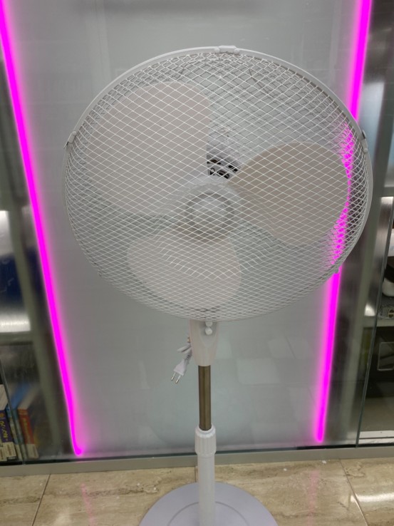 8-8-77543-2-Ventilador De pie 40cm 45w