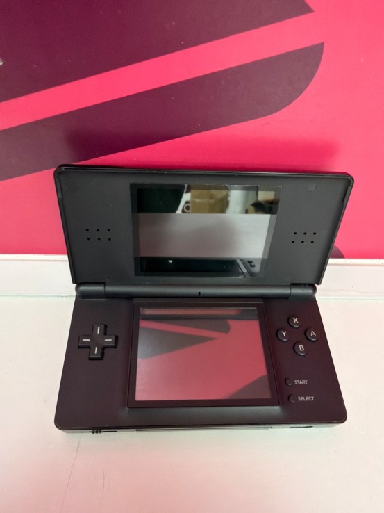 8-8-77715-2-Nintendo DSLite