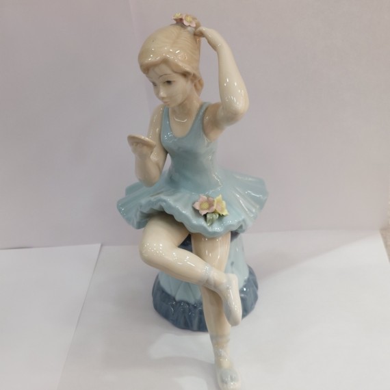 7-5-20687-3-Figura Mediflor Porcelana Valencia Bailarina