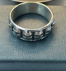 7-9-75698-1-Anillo acero plateado de calavera T29