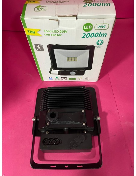 8-8-73343-3-Electricidad Foco LED exterior con sensor 20w (NUEVO)