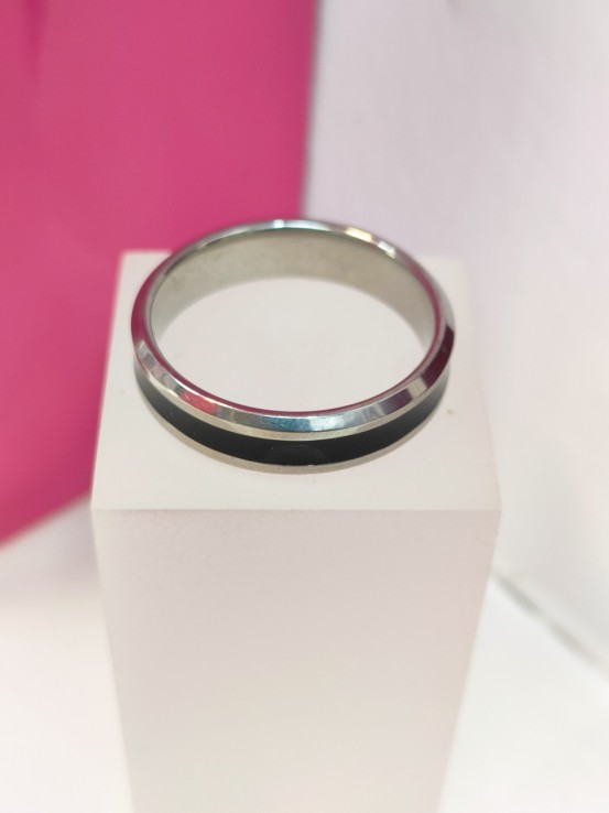 8-9-75844-1-Anillo acero plateado con linea negra T26