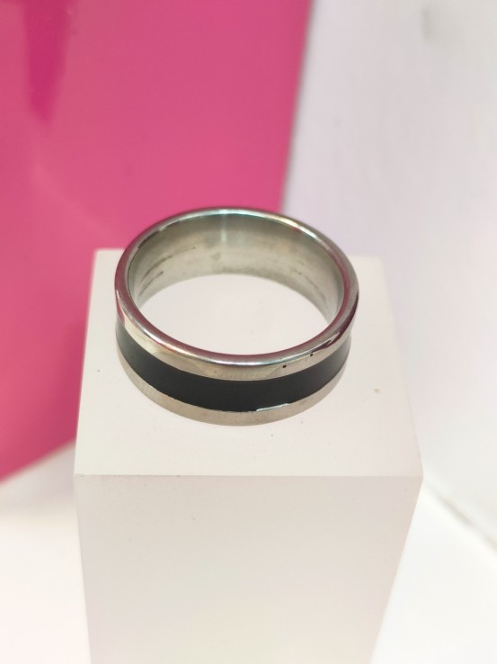 8-9-75759-1-Anillo acero plateado con linea negra gruesa T18