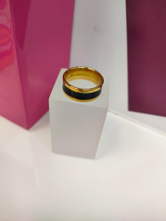 8-9-75735-1-Anillo acero dorado con linea gruesa negra T16