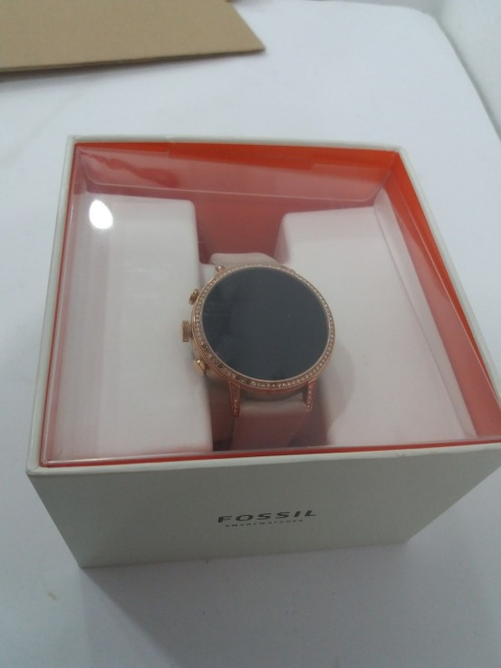 8-2-105747-1-Smartwatch Fossil DW7F1