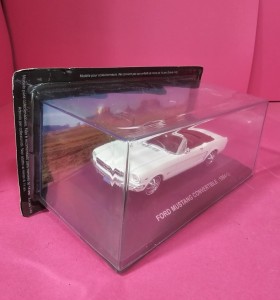 8-8-72791-1-Bebé y juguetes Ford Mustang Convertible (1964) 2