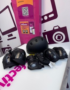 9-9-78113-1-Casco oxelo negro y protecciones 
