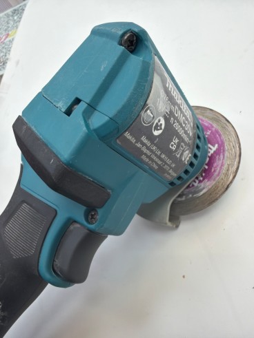 1-1-270051-2-Radial Miniatura Makita DMC300 