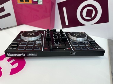 9-9-78227-3-Mesa DJ Numark Party Mix 