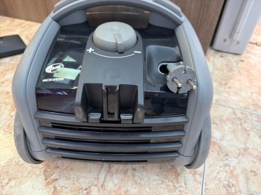 1-1-274866-4-Aspirador Trineo Aeg Pro P3 1800W Negro Gris