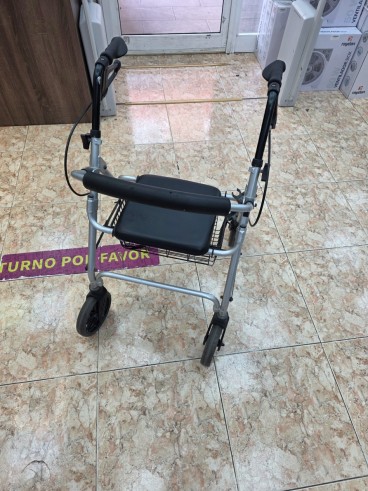 1-1-274944-1-Andador Con Frenos Y Cesta