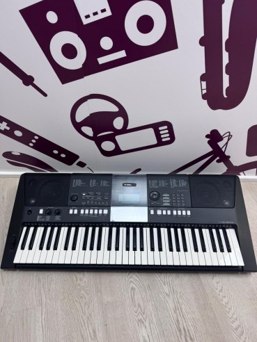9-9-78527-1-Piano Yamaha Keyboard E423