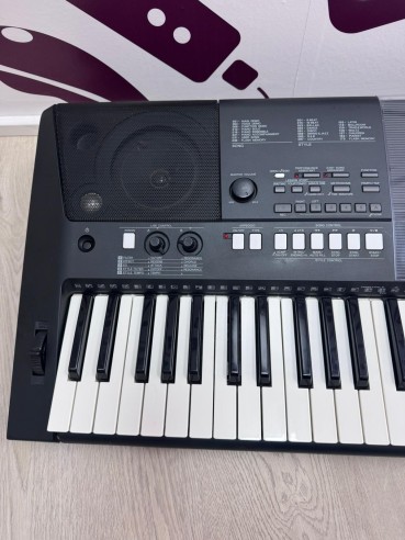 9-9-78527-2-Piano Yamaha Keyboard E423