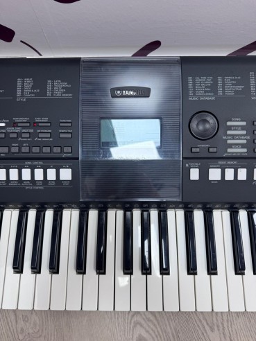 9-9-78527-3-Piano Yamaha Keyboard E423