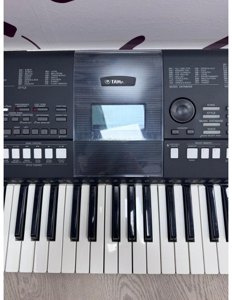 9-9-78527-3-Piano Yamaha Keyboard E423