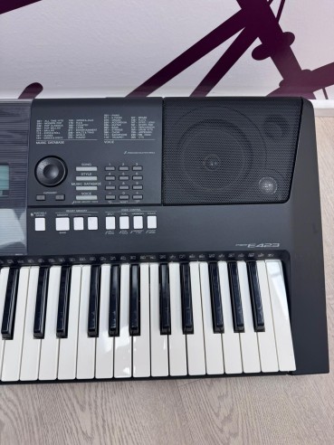 9-9-78527-4-Piano Yamaha Keyboard E423