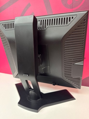 8-8-79206-6-Monitores Dell 1707FPc Conexiones: VGA, DVI.