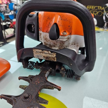 8-8-79794-8-Cortasetos STIHL HS82R