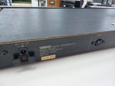 1-1-276127-3-Crossover Yamaha REV100