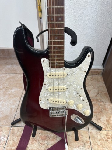 1-1-276688-2-Guitarra Electrica Falcon Signatures