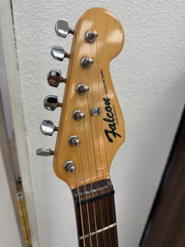 1-1-276688-3-Guitarra Electrica Falcon Signatures