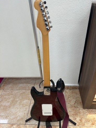 1-1-276688-4-Guitarra Electrica Falcon Signatures