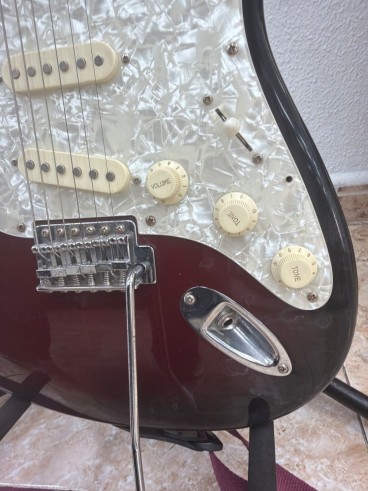 1-1-276688-7-Guitarra Electrica Falcon Signatures
