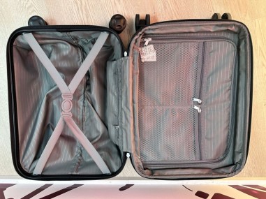 9-9-74625-4-Maleta viaje amazon basics cabina 35 ancho, 25 profundo expansible, 53 de alto 
