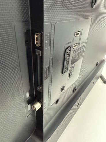 8-8-79085-4-Televisor LED Samsung UE32J4000AW 