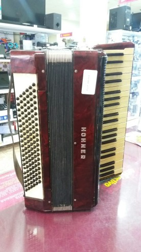 9-1-121149-1-ACORDEON 120 bajos hohner tango