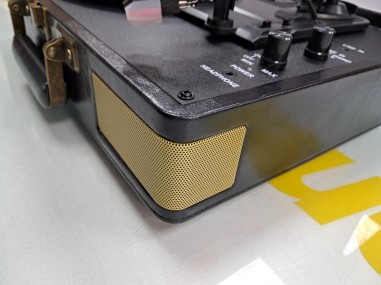 6-6-171355-5-Giradiscos Vintage Suitcase Turntable R610