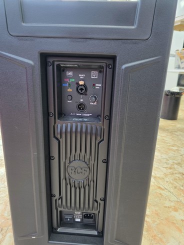1-1-274357-5-Amplificador Sistema De Sonido Columna RCF Evox J9 2100W